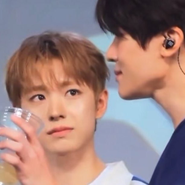 onlyouyushi's tweet photo. when yushi looks at sion like: 🥺 https://t.co/2YvplaT8ZK