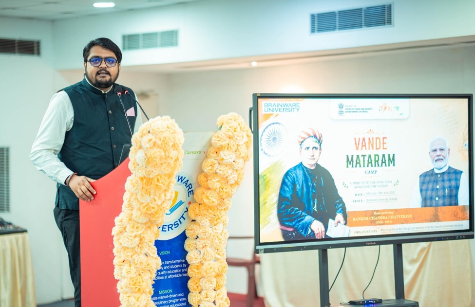 MYBharatHQ's tweet photo. The Vande Mataram Camp inspired youth through yoga, leadership, and cultural exchange. Mr. Anurag Singh, State Level Winner (West Bengal), Viksit Bharat Youth Parliament 2026, highlighted Government Flagship Schemes and the #MYBharat platform.

#VandeMataram https://t.co/Ky9kSzRk1z