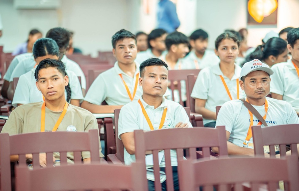 MYBharatHQ's tweet photo. The Vande Mataram Camp inspired youth through yoga, leadership, and cultural exchange. Mr. Anurag Singh, State Level Winner (West Bengal), Viksit Bharat Youth Parliament 2026, highlighted Government Flagship Schemes and the #MYBharat platform.

#VandeMataram https://t.co/Ky9kSzRk1z