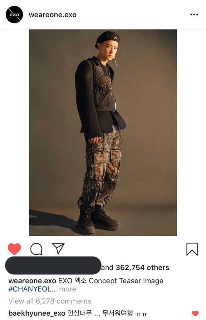 1992inlove's tweet photo. baekhyun bubble today,
🍓: if you're cooler than me, you're my hyung..

it reminds me of when he commented on chanyeol’s teaser "the impression is very...scary hyung ㅠ ㅠ"

and added this funny video when he slipped up called chanyeol hyung 😂 https://t.co/IR1Y7jd7DB
