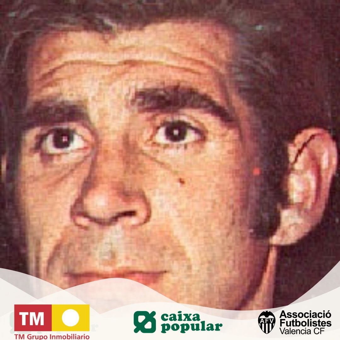 FutbolistasVCF's tweet photo. Comenzamos el día recordando al gran Fernando Ansola que nos dejó un 30 de junio de hace 40 años tras haber defendido nuestra camiseta 1966 y 1971 habiendo logrado una Liga, una Copa y 87 goles. 🙏🦇⚪🖤 #futbolistasvcf #siempreenelrecuerdo #orgullososdeti #amunt https://t.co/yREv6gO2VV