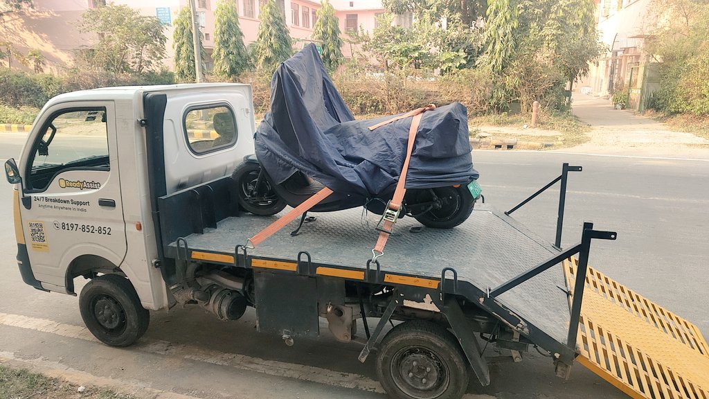 BhulafromPauri's tweet photo. With the Delhi ev policy out of the bag, I request every interested e2w buyer to buy tvs iqube, bajaj chetak, ather, river indie  but don't even think about buying ola. No matter how cheap  they sell. EVs are not bad, only some companies suck, know which one to avoid. https://t.co/GcZc90WWAS