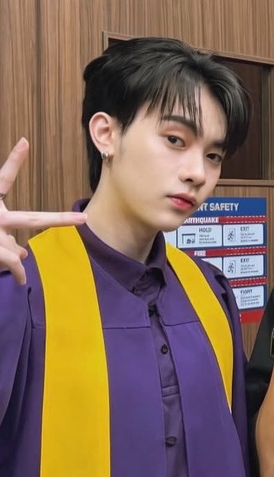 mamiteepor's tweet photo. มีเด่กจบมอหกแล้ว ยินดีด้วยน้าลูก เก่งม้ากเลย พูมจายๆๆๆ 🥺🤍🫳🏻

#Fifa_th #reeonn https://t.co/xHg53FwaK9