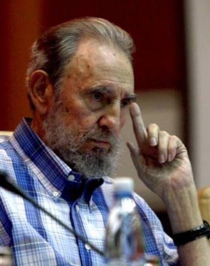LetyDQba's tweet photo. #Fidel : “A los que duden de lo que hacemos, de las cosas que queremos hacer y la forma en que lo estamos haciendo, sin pretender ser sabios, que no les quepa duda de que seguiremos siendo socialistas y comunistas”.
#CubaEstáFirme https://t.co/oHEwUlpXka