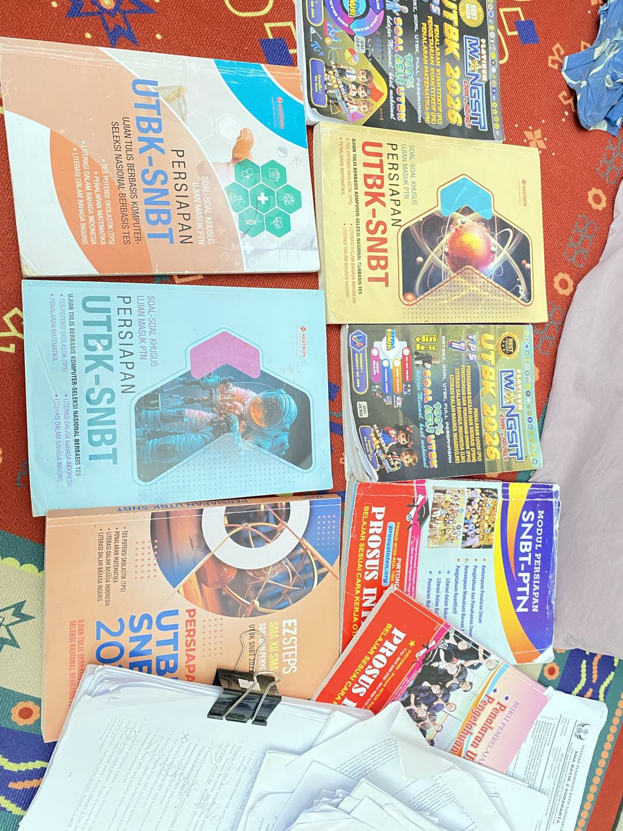 jehiyunkkyu's tweet photo. Wts bukuu preloved wangsit inten neutron!! Start 20k yaaaa. #wts #studytwt https://t.co/ueJ7jZ7wGX