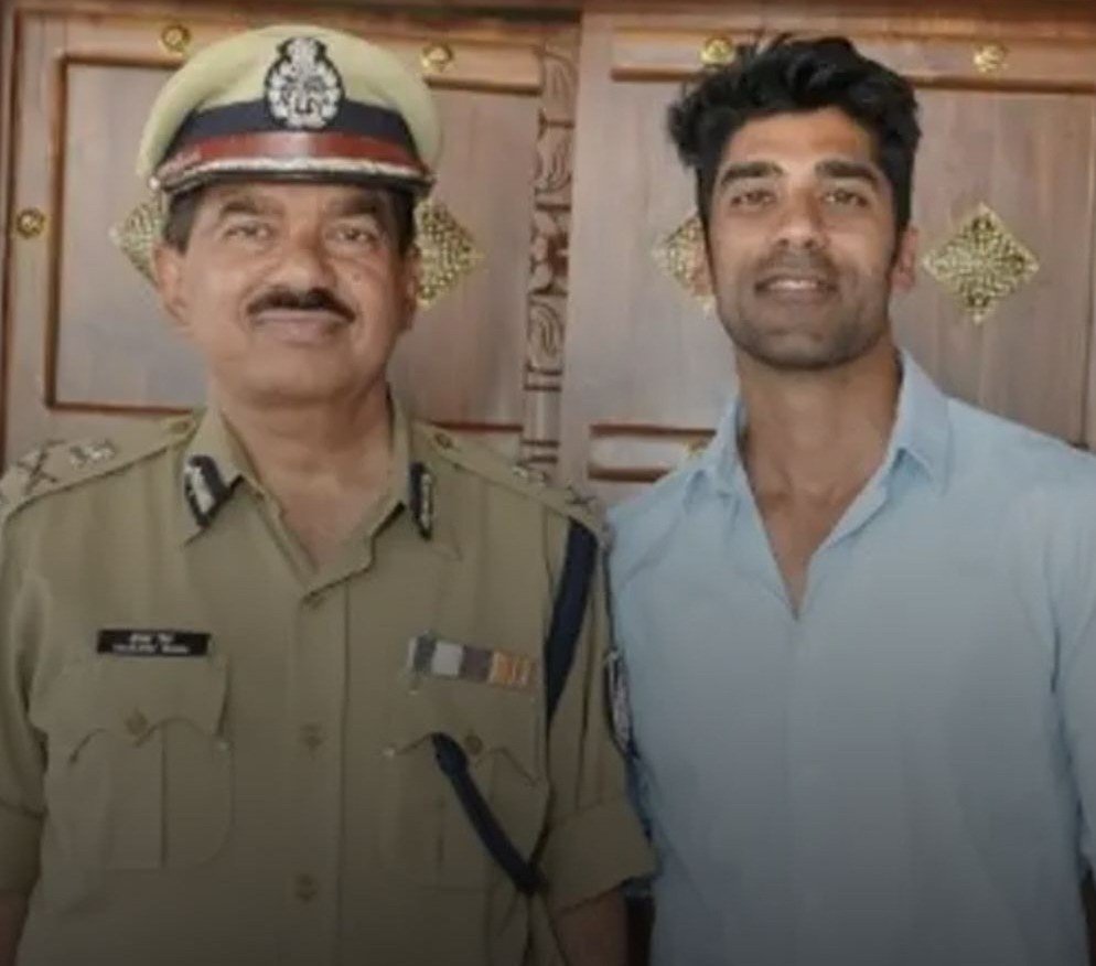 NationSpeax4j's tweet photo. Punjab Kings cricketer Shashank Singh, his father (retired IPS officer Shailesh Singh), and their driver have been booked after their household cook alleged that he was assaulted following a dispute over food.

The cook claimed that when he expressed his wish to quit the job, he was beaten and his phone was taken away.

According to the complainant, "Shashank Singh, his father, and their driver assaulted me. Then his sister said, 'Kill him.' I was standing there with folded hands, but no one was listening."

Police in Bhopal have registered an FIR and started an investigation. These are allegations made in the complaint, have not been proven in court, and the accused have not yet issued a public response.

Do you think it's fair to wait for the investigation before reaching any conclusions?