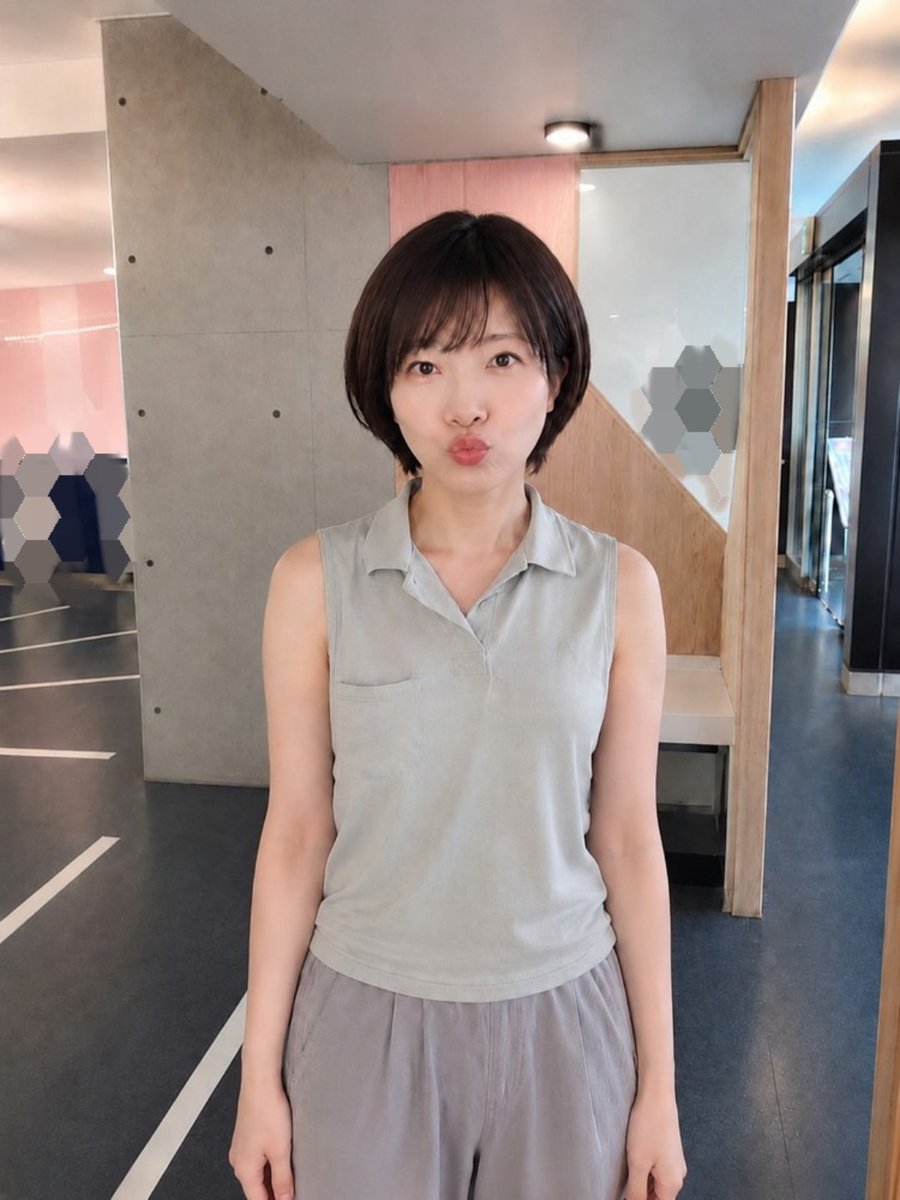 faceappladyboy's tweet photo. お久しぶりです✨
あさ撮った写真です📷️✨
直行の日は SA で #歯磨き👅✨💕
現場で腕を上げることが多いから #ノースリーブ の #制服 恥ずかしい😘😅💕
なんかぜったい嗅がれてそうで🤣
きょうもいちにちがんばりましょうね❣️
💜Aikiri💜
#舌磨き #口臭ケア #汗 #ワキ汗 #体臭ケア #汗の匂い #フェチ https://t.co/zbUrRbTO2P
