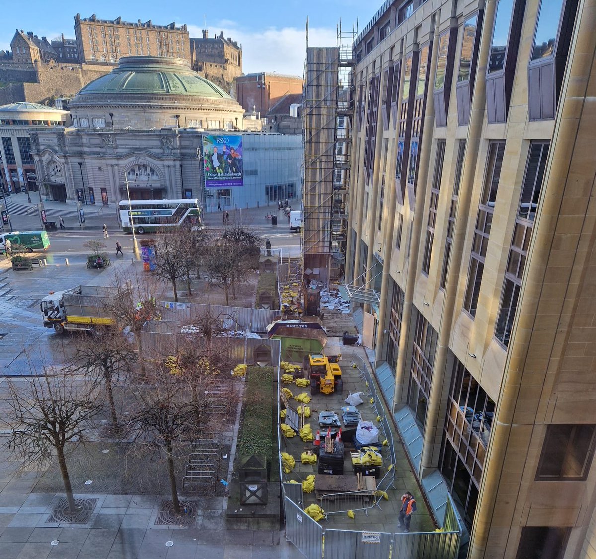 SkyDiaryScot's tweet photo. Spoiling my castle view, but #FunctionalClutter #PMJWeeklyChallenge https://t.co/0w5QEV9wBw