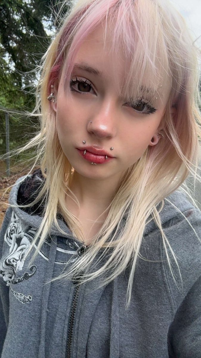 bee_with_paws's tweet photo. @iblamejorddan can u rate me by tier very honestly please?..

and tell me how to improve no surgery
Ples

1. no makeup + bloat
2. full face of makeup without foundation 
3. side profile w light makeup https://t.co/TH7QIqaRMh