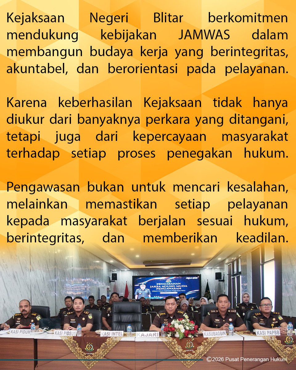 KejariBlitar's tweet photo. Kepala Kejaksaan Negeri Blitar, Romulus Haholongan, S.H., M.M., M.H., CPLA, menghadiri Pengarahan Jaksa Agung Muda Pengawasan dalam rangka Inspeksi  Pimpinan secara luring di Kejaksaan Tinggi Jawa Timur dan beserta jajaran mengikuti secara daring di aula Kantor Kejari Blitar. https://t.co/g8I4mkW0RE