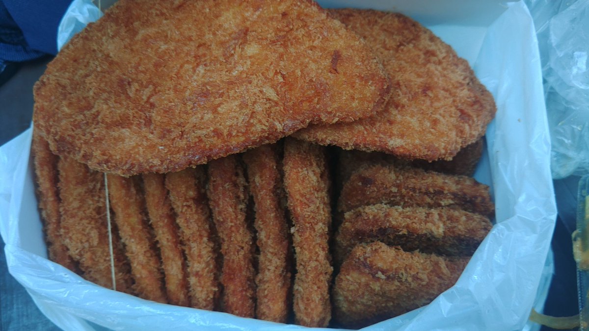 IDOL_0701's tweet photo. 長崎よかもん堂 仙野
火曜日限定のチキンカツ詰め放題(乗せ放題)に行って来た
揚げたて 平均1枚100円以下で買える https://t.co/B4l4thTR2E