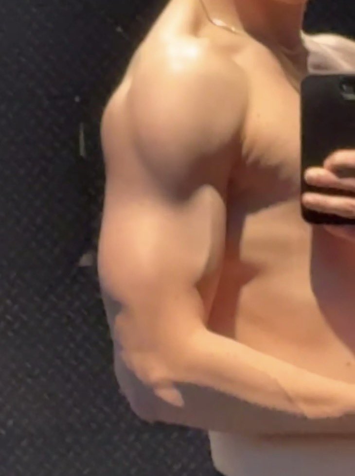diviinetwt2's tweet photo. 🥹 #nsfwtwt #horny #biceps https://t.co/3Jqs5LSTdn