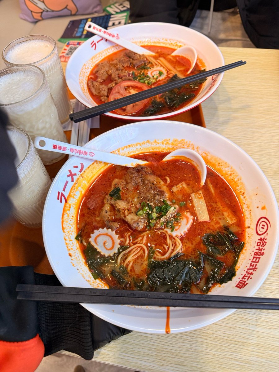 SamEeckhout's tweet photo. Just discovered the coziest hole-in-the-wall ramen spot in downtown Seoul! The tonkotsu broth is rich, the noodles perfectly al dente, and the staff even gifted us free gyoza  10/10 will be back tomorrow! https://t.co/MdLOIznaoV