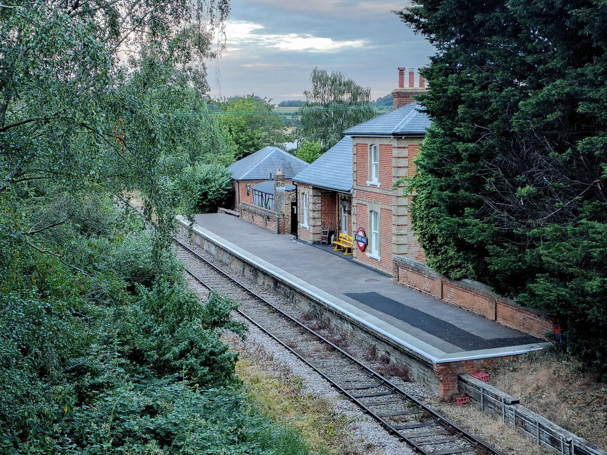 magsy7770's tweet photo. Blake Hall Station this morning, last used as a station in 1981 and is now a private residence. It held the distinction of being the least used station on the entire London Underground network serving just 17 passengers per day https://t.co/bQD54VKXrV