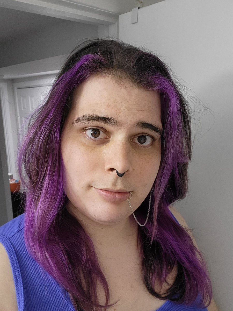 Lunaleet17's tweet photo. For the last day of #pride I figured I'd post my progress. 

I always find people skip the middle, so this is a slightly different format. Pretransition, first day of transition, couple months in, current (4 years in) https://t.co/3EE2chsT6q