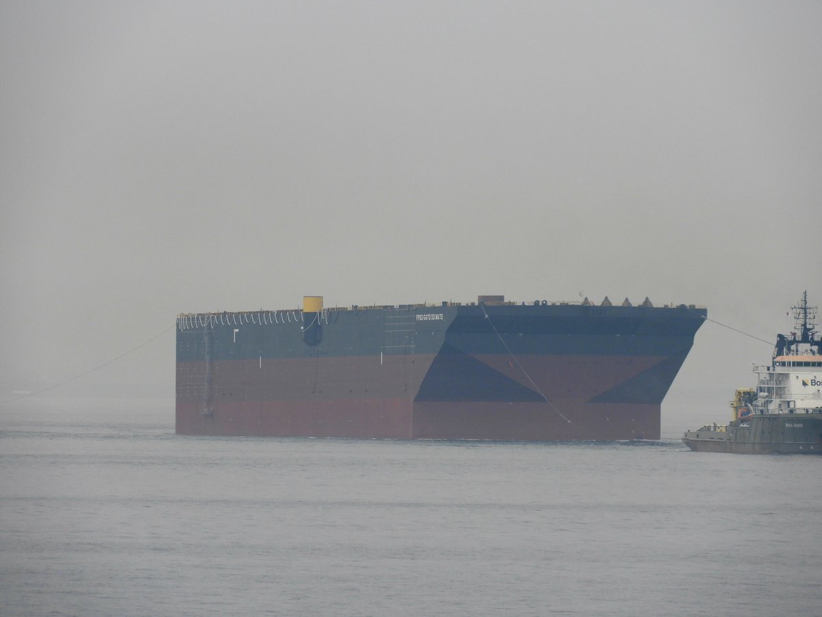 MICHIYAM's tweet photo. 浦賀水道、タグボートによる曳航、
FPSO（浮体式生産貯蔵出荷設備）、「GATO DO MATO」です。 https://t.co/S2EKSPWaqS