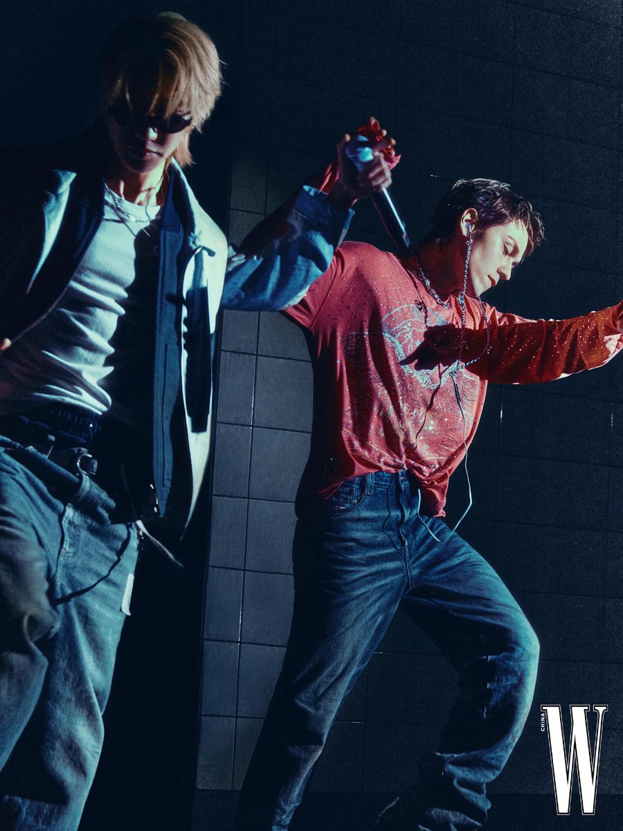 _chwenotchew218's tweet photo. W 매거진 웨이보 #버논 #VERNON #V8

「SEVENTEEN의 V8」

막차 시간의 지하철 승강장,
우리는 디에잇(서명호)과 버논을 만났다.
이곳에는 다채로운 무대가 세워져 있고,
열린 음악 공간이기도 하다.
—— 이들과 함께 합류해 볼래? https://t.co/MBPsPxhwWC