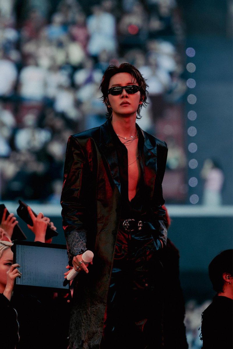 ggukkdoIIs's tweet photo. THIS PHOTO SCREAMS HOBIPOWER https://t.co/4Gy1drwy3Z
