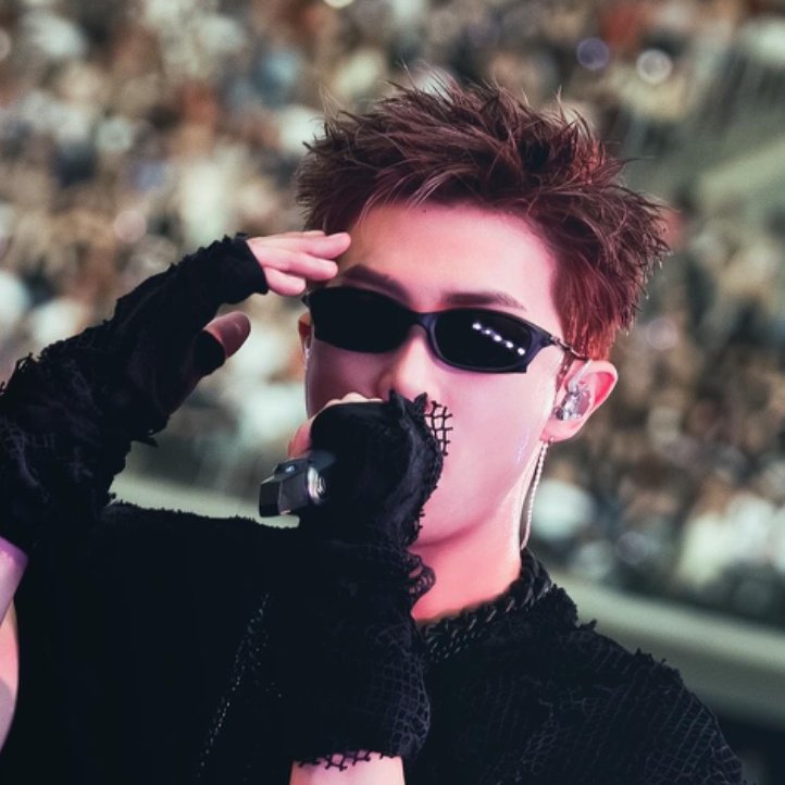 0sdaww's tweet photo. هذا اللون عليه يجنن من أحلى الألوان الي صبغها 
لون الحنة
#RM #Namjoon https://t.co/7IkYyluzVc