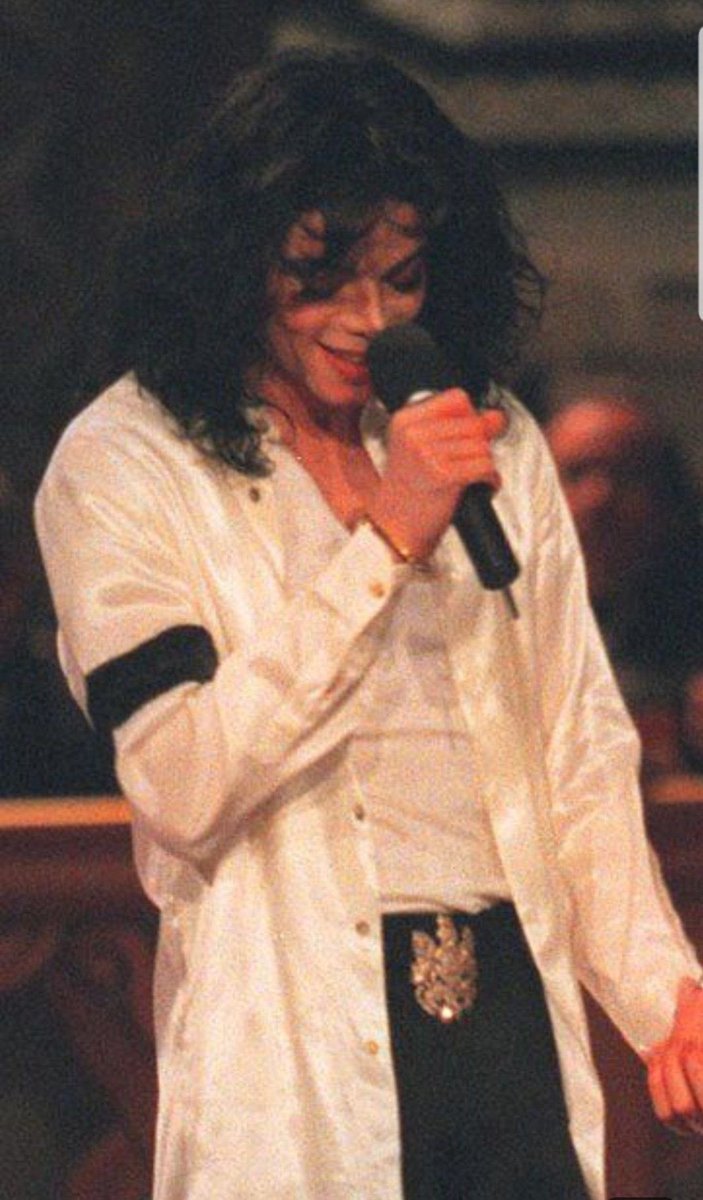 midnighhtlover's tweet photo. he was feeling bonita with the curtain bangs https://t.co/o6fAAnBXmZ
