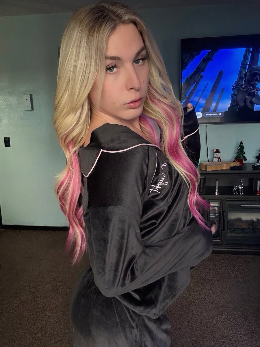 kadeforbeck69's tweet photo. Dm me bae 🙈😝 https://t.co/XGLyJwIJOn