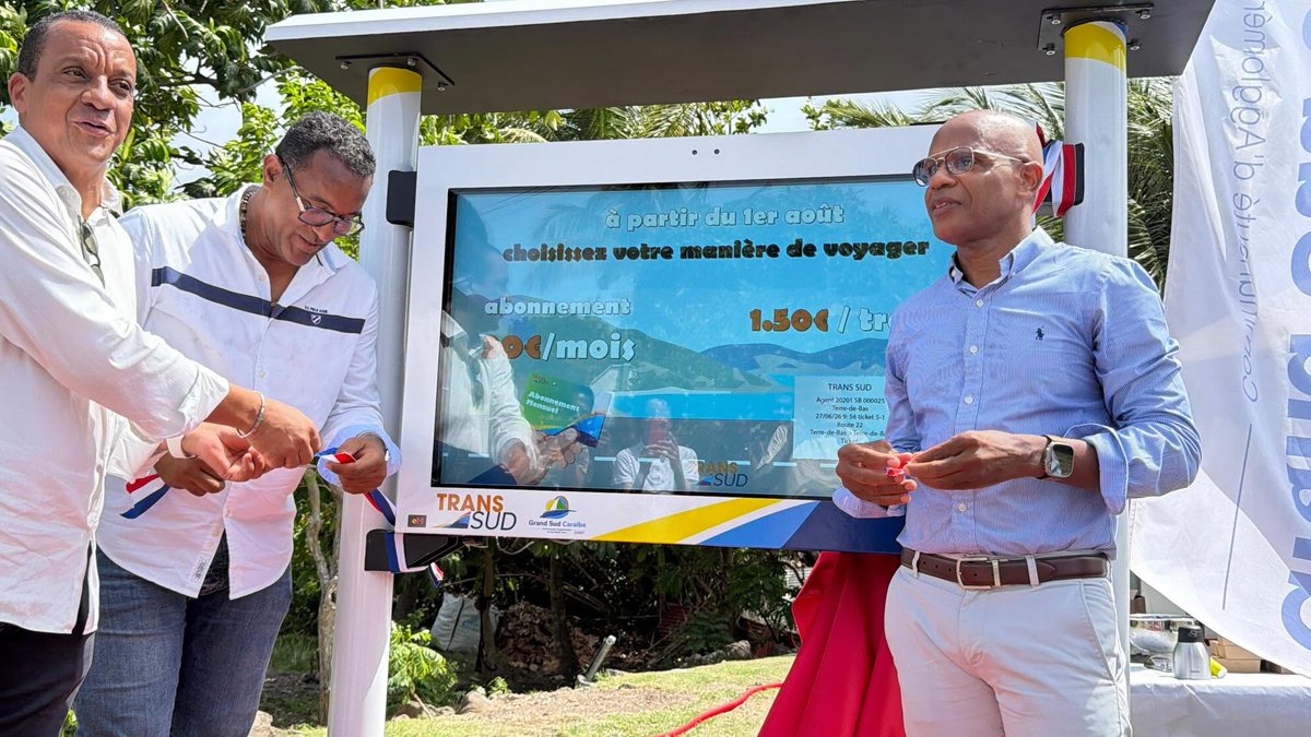 outremers360's tweet photo. #Guadeloupe : La communauté du Grand Sud Caraïbe inaugure une nouvelle ligne de transport à #TerredeBas
➡️https://t.co/17WXe9Rjv4
➡️ Objectif : faciliter les déplacements des habitants et l’accès aux services de la commune. https://t.co/LnCFcf0MeS