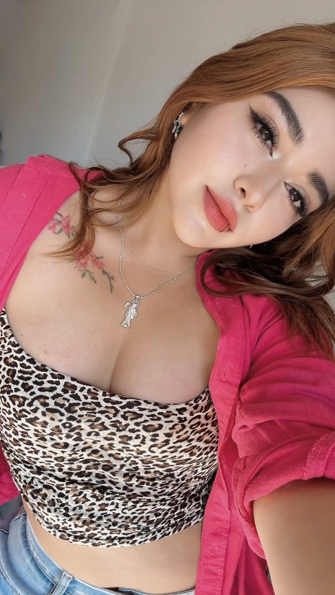 janakmilaa's tweet photo. así me veía un 29 de Abril y así un 1 de Mayo después de haber revisado un teléfono de más looool jaja pero ps ya que se le hace xd https://t.co/GqD7w7zszi