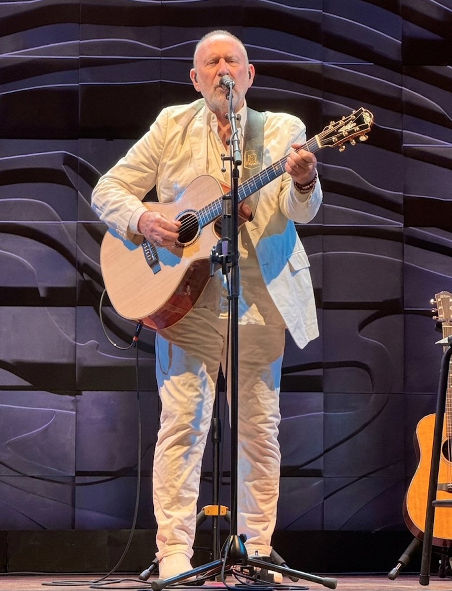Noise11Tweets's tweet photo. #Noise11 Review: Colin Hay celebrated his 73rd birthday with a special night of songs and storytelling at @MelbRecital Centre. Read the review at @Noise11Tweets @RegionalTouring #ColinHay #MenAtWork #MelbourneRecitalCentre #RedHotSummerTour #Interviews https://t.co/VEqlLy0xaO https://t.co/NYsmIYPoLx