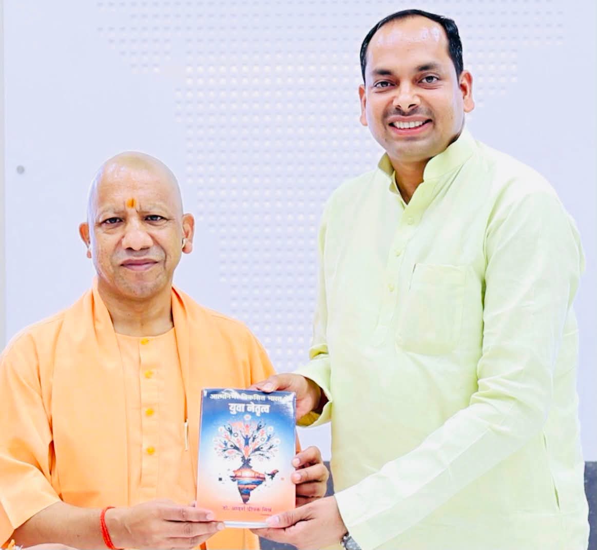 AdarshDeepakMi3's tweet photo. उत्तर प्रदेश को सुशासन और चतुर्दिक विकास के पथ पर 
अग्रसर करने वाले प्रदेश के लोकप्रिय मुख्यमंत्री 
श्री MYogiAdityanath महाराज जी से मिलना अपने अंदर ऊर्जा का संचार 
और राष्ट्र सेवा की जागृति करता है। 🙏🚩 https://t.co/ETq3ENxkek