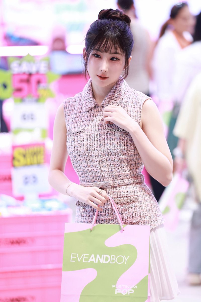 PauchinaX's tweet photo. Serious question: What's your secret to looking more beautiful every day? @Yoko_apasra ✨🫧🤍

EVEANDBOY CAFE NOSE TEA APASRA
#YokoAtEVEANDBOY 
#YokoApasra‌ #โยโกะอาภัสรา https://t.co/tDoRoT4iX2