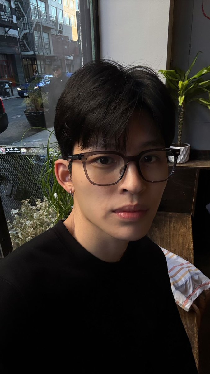 snowbluebu's tweet photo. เพิ่งรู้ตัวว่านี่ชอบแว่นแบบปอนขนาดนี้ https://t.co/Z0ynZZH9vC