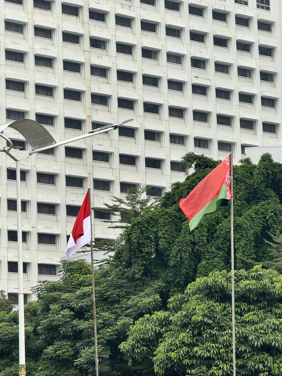 adriansyahyasin's tweet photo. Bjir Lukashenko ke Indonesia 🥶 https://t.co/3L94CIQR0K