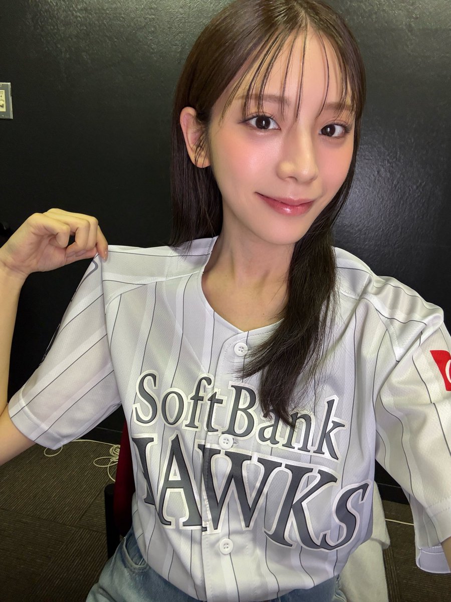 asuka_kijima's tweet photo. 始球式の投球練習を終えました！

今日初めて私のことを観てくださる方も多いと思うので、いいピッチングができるよう頑張ります☺️
入場曲は自分の子供の頃からのニックネームにちなんで、アッチャンを選びました〜！！！

#鷹祭SUMMERBOOST in 東京ドーム
@HAWKS_official https://t.co/BYcJf0moT9