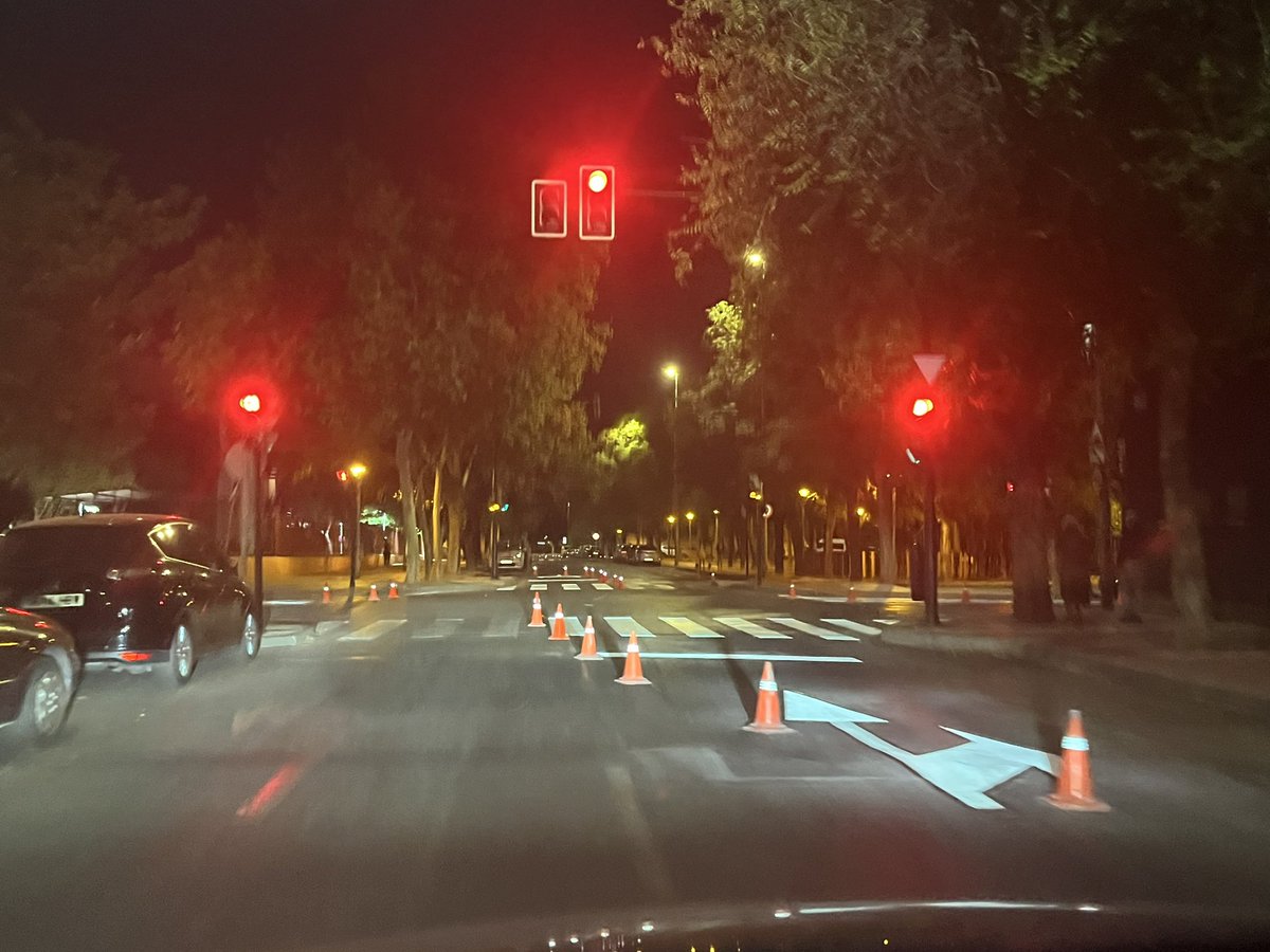 JuntaNorte's tweet photo. Esta semana el barrio de San Basilio mejora su seguridad vial, con el refuerzo de las señales y pasos de peatones. En horario nocturno para no interferir en el tráfico. 
#DistritoDeSalzillo https://t.co/TlYbKHc4ou