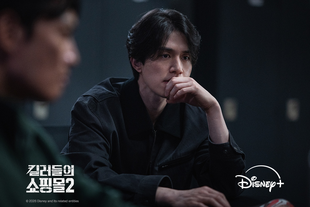 DisneyPlusKR's tweet photo. "이게 내 세계야, 정지안."

살아 돌아온 삼촌
'정진만' 캐릭터 스틸 공개

<킬러들의 쇼핑몰 시즌2> 7월 22일 디즈니+ 단독 공개

#킬러들의쇼핑몰2 #AShopForKillers_S2
#이동욱 #김혜준 #조한선 #금해나 #김민 #정윤하 #현리 #오카다마사키 #이태영
#디즈니플러스 #DisneyPlusKR https://t.co/SnPiIjb7zr