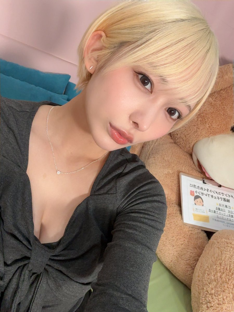 jaik445's tweet photo. 弥生みづきさん、デビューのきっかけは「片想いの相手を忘れるため」だそう

福岡出身で、進学先の大阪で訛りを矯正するうちに博多弁、関西弁のバイリンガルに。
経験から生まれた表現力が魅力！
こういう方が一緒にいると楽しいのよね！
画像出典、弥生みづきさん公式X（@y_mizuki127）
#弥生みづき https://t.co/TQoTE1sZZa