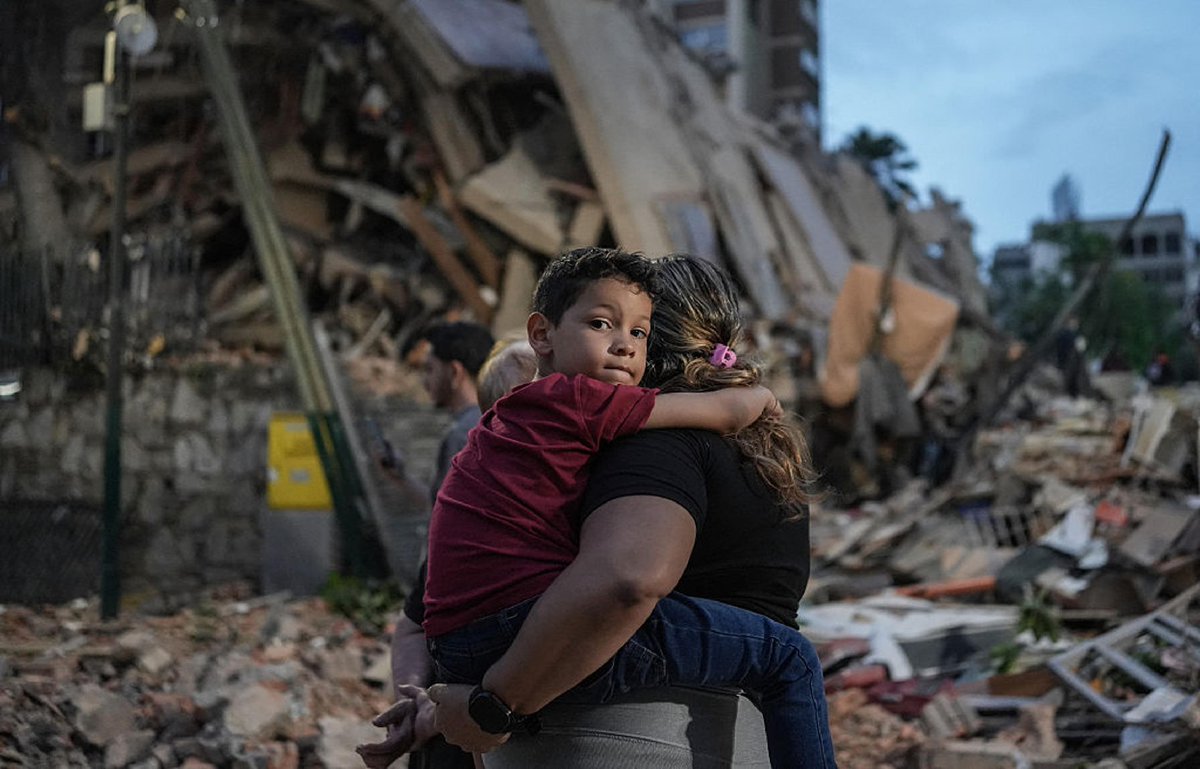onlineindus's tweet photo. Venezuela Quake Survivors Left in Limbo as Death Toll Rises to 1,719
#Venezuela #VenezuelaEarthquake #Earthquake #Quake #NaturalDisaster #RescueEfforts #HumanitarianCrisis #DisasterRelief #Caracas #LaGuaira #ElJunquito #Aftershocks #onlineindusnews https://t.co/1OgHoxFCHo https://t.co/xUSnwjmnBK