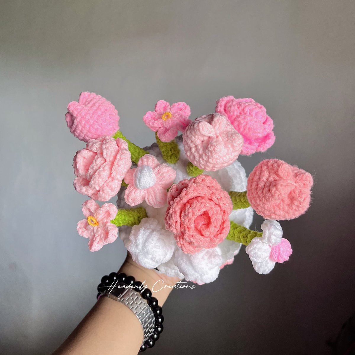 HeavenlyCreats's tweet photo. the cutie bunny vase >.<✨

wts lfb crochet comms lf https://t.co/2YX332Hirp