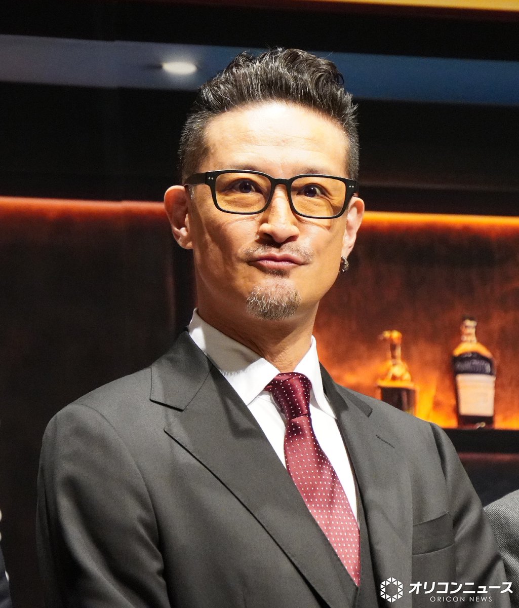 oricon's tweet photo. 松岡昌宏、早朝に週3ウォーキング
“バレないか？”の心配にさすがの回答👏
⠀
「バレなかったら芸能人じゃないので。
バレてなんぼです」
https://t.co/10brpXVBIR
⠀
以前は「暗くなるまで部屋から出ず、ゴキブリみたいな生活をしていた」というが「太陽を浴びるのはいいんだなと45を超えて 気づきました」「ここ4・5年は週3は歩いています」と明かした。