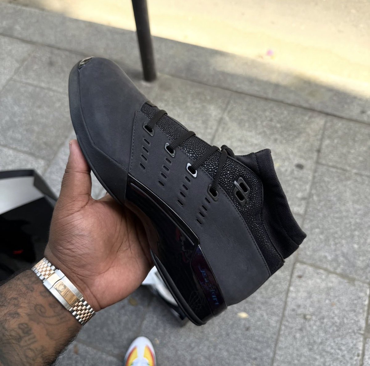 JustFreshKicks tweet media
