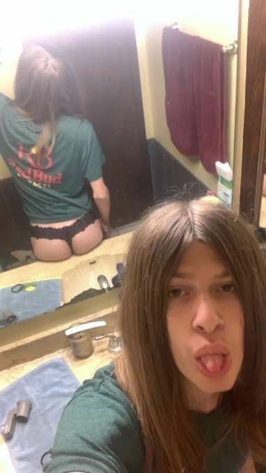 sissy_yna's tweet photo. I need a tribute dm me😫😫 https://t.co/oRSNYGXplx