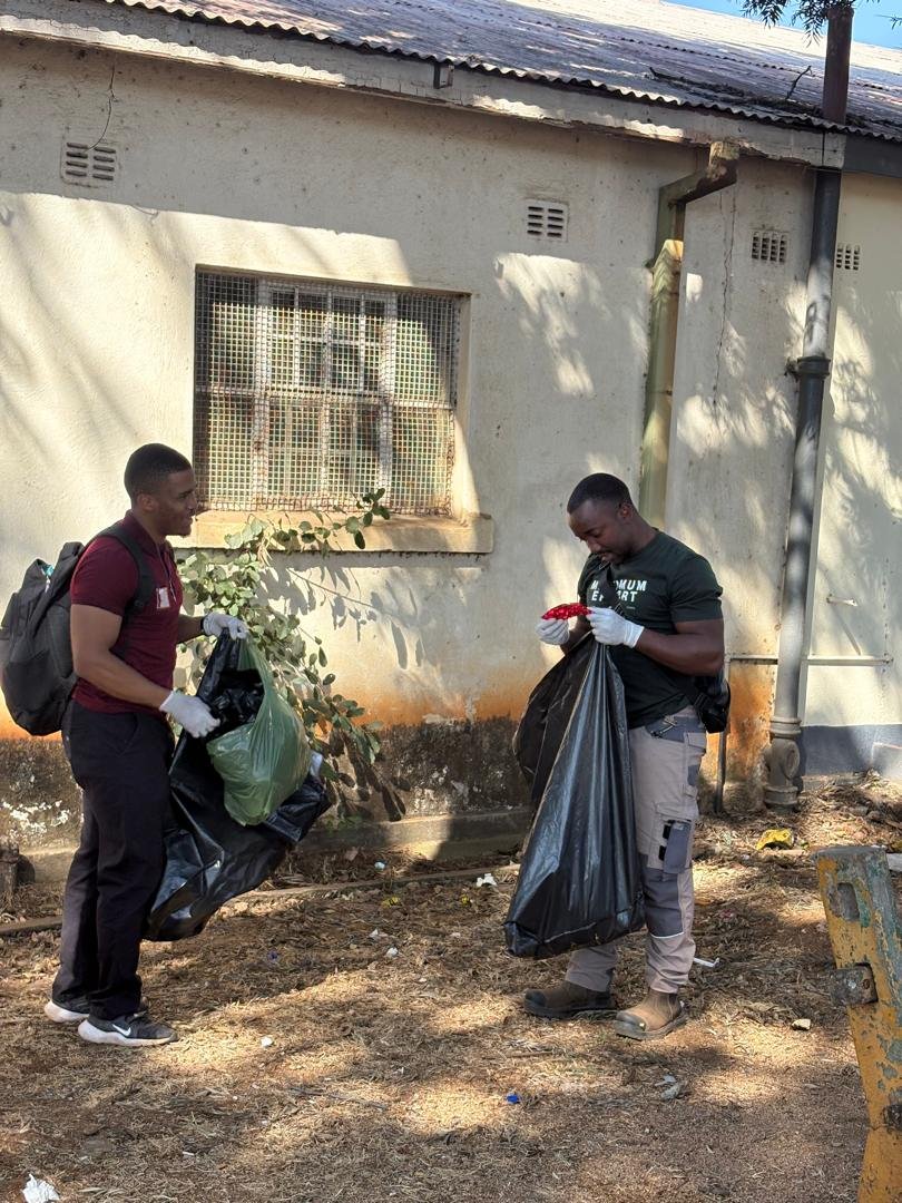 ShokoTonderai's tweet photo. #DAY 2314 Well done #DIFTK @doit4thekidz_
We all have to be responsible always
it does not take much to make a difference let's #KeepBulawayoClean https://t.co/Mx7PIjJHME