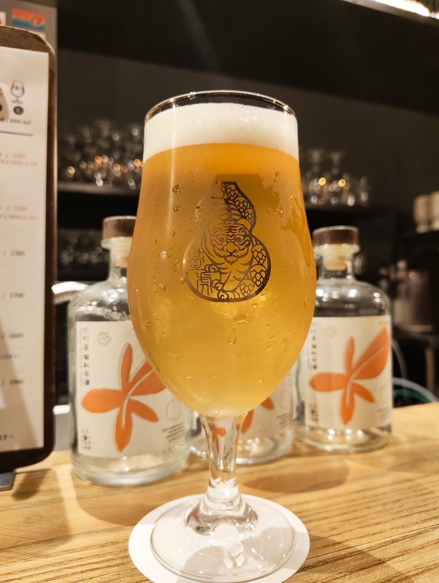 4GO_gts's tweet photo. 今日は休みなので平日午後2時からBEER！！
『Taihu Cold IPA：HBC-630』という台湾のクラフトビール。ホップのほのかな甘みと濃厚な味わいがとても良い！！(上伊那ぼたん作品に出てきても良い美味さと店舗[神楽坂にある臺虎啤酒の直営店]) https://t.co/NLvwt38PTa