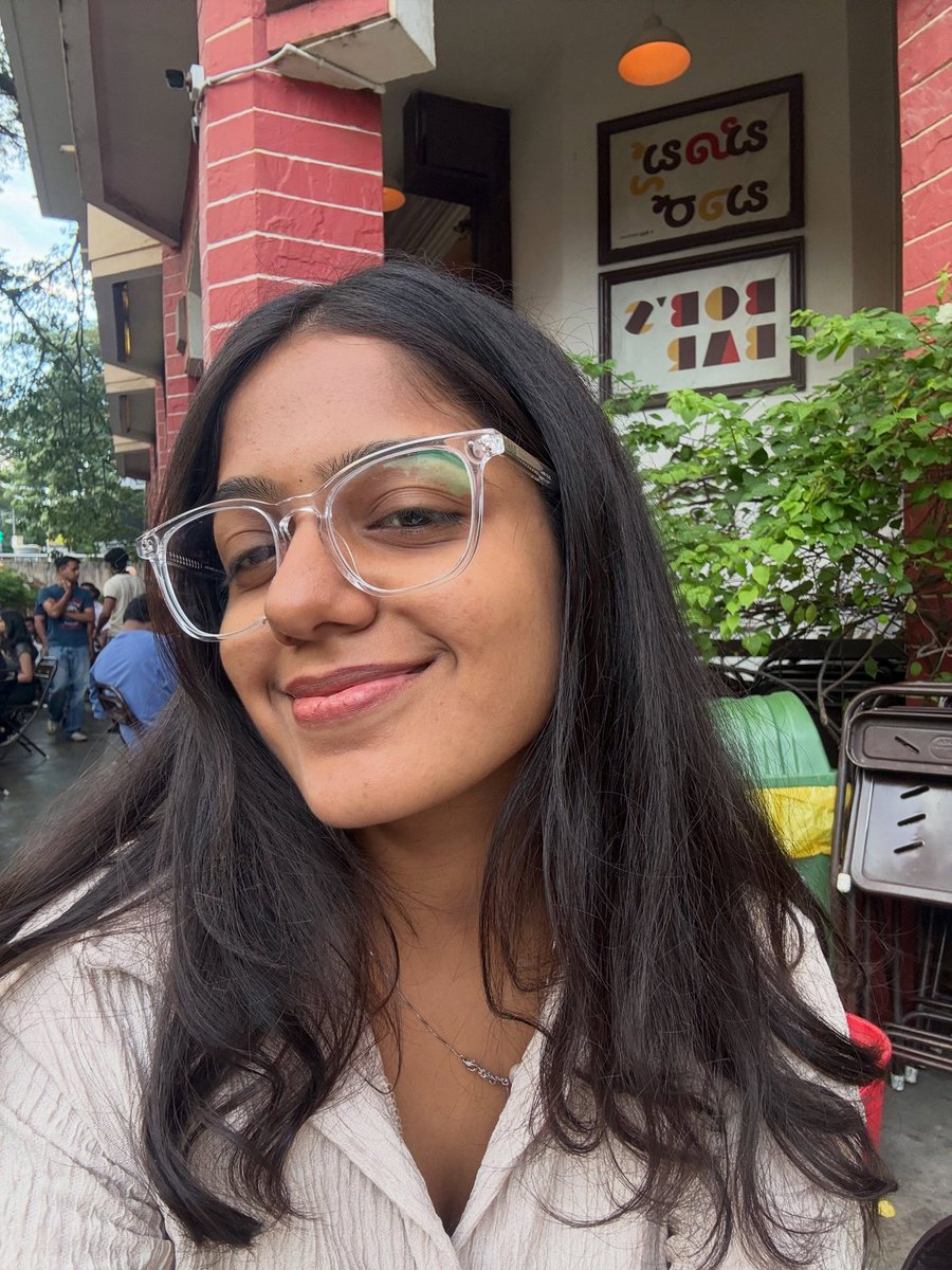 DragonBCooper's tweet photo. Antha Moonji la therikka vittu rasikanum Srinidhi 🤤🥵 https://t.co/HJ7oAPBDD5