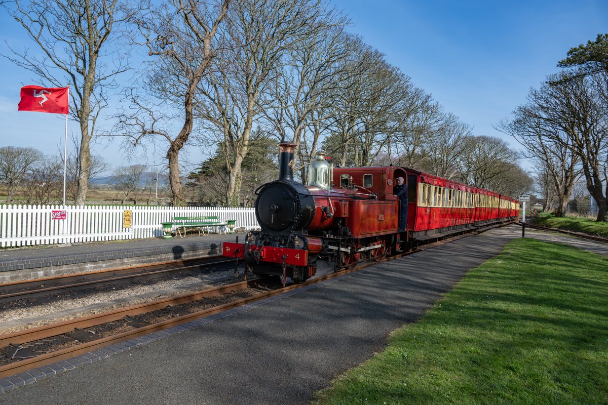 castletown_imr's tweet photo. Our thanks to Shaun Snr for sharing this view of No.4 ๐๐ฐ๐ค๐ฉ of 1874 at the head of her train; timetable 'R' is operating today #iomrailway #heritage #steam #nostalgia #greatphoto #Castletown #IsleofMan #Loch #BeyerPeacock #locomotive #IMR #Manx #BalleyCashtal #railway #trains https://t.co/TifBfvcWeW