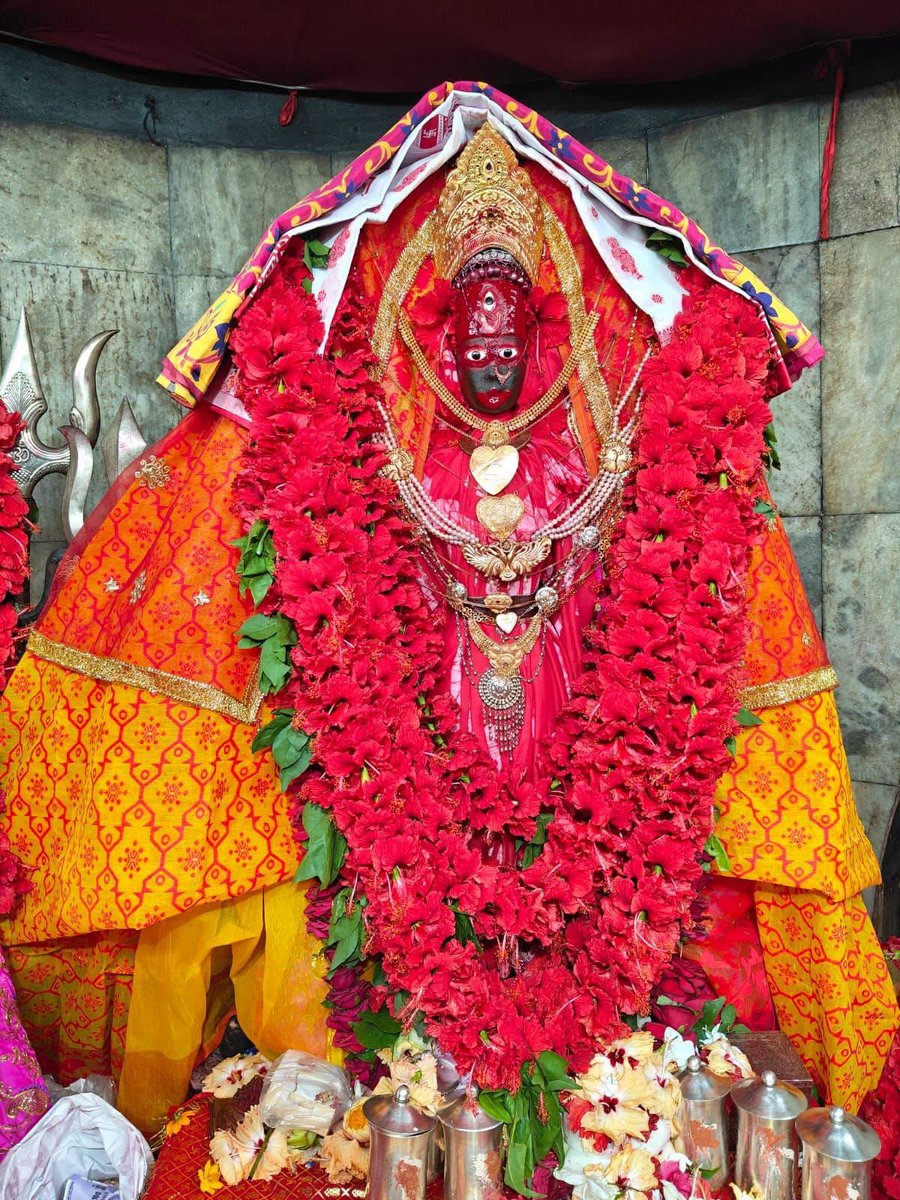 SushantaBJP's tweet photo. Divine darshan of Maa Tripureswari 🌺🙏🏻 https://t.co/VTWUL2kCXO