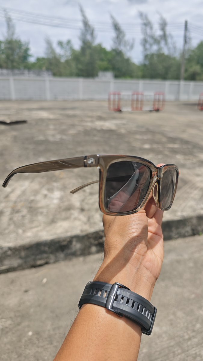 notstepz's tweet photo. แดดแรงแค่ไหน ตาเราก็รอด! ☀️🕶️ แว่นกันแดด Decathlon กัน UV 100%
​✅ เหมาะสำหรับใส่ขับรถ, วิ่ง, ปั่นจักรยาน หรือเที่ยวทะเล
✅ เลนส์เหนียว ทนทาน ไม่แตกหักง่าย
✅ ราคาคุ้มค่า สบายกระเป๋า
​ถนอมสายตาของคุณตั้งแต่วันนี้ ในราคาจับต้องได้
👉 สั่งซื้อ���ลยที่นี่: https://t.co/6bNsizcWyA https://t.co/FlDVSFAPzU