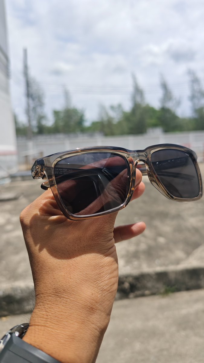 notstepz's tweet photo. แดดแรงแค่ไหน ตาเราก็รอด! ☀️🕶️ แว่นกันแดด Decathlon กัน UV 100%
​✅ เหมาะสำหรับใส่ขับรถ, วิ่ง, ปั่นจักรยาน หรือเที่ยวทะเล
✅ เลนส์เหนียว ทนทาน ไม่แตกหักง่าย
✅ ราคาคุ้มค่า สบายกระเป๋า
​ถนอมสายตาของคุณตั้งแต่วันนี้ ในราคาจับต้องได้
👉 สั่งซื้อ���ลยที่นี่: https://t.co/6bNsizcWyA https://t.co/FlDVSFAPzU