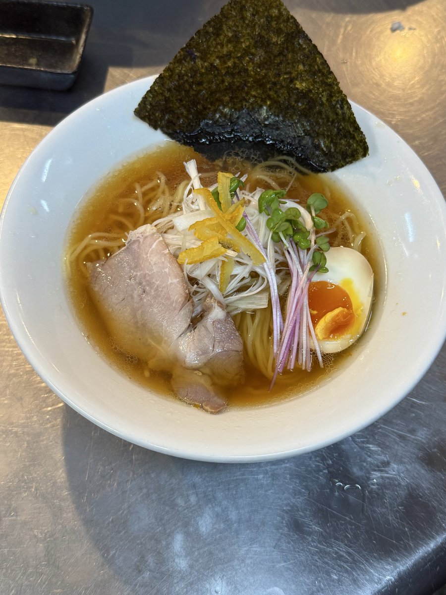 Satorusan_'s tweet photo. 明日からの新商品💁‍♀️

•ゆず淡麗ラーメン
ゆずを存分に味わえてさっぱりと
頂ける一杯になっております🥰♪

•スタミナラーメン
ニンニクガツンで辛さもガツン
ニラとよく合うので箸が
とまりませんでした😜💕

夏にぴったりな新作
🤓明日からです♡︎ʾʾ
皆様のご来店お待ちしております https://t.co/4Ua1alBE4c