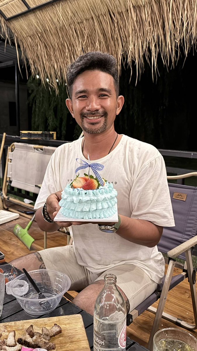 liceil546's tweet photo. มามาเป่า เค้ก กัน  เดี่ยวไปนั่งเทียนกันต่อ https://t.co/ZArrOU1Zcn